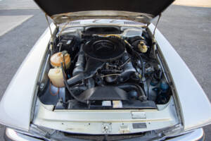 Image 23/39 of Mercedes-Benz 350 SLC (1972)