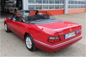 Bild 3/14 von Mercedes-Benz E 220 (1994)