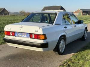 Bild 4/21 von Mercedes-Benz 190 E 1.8 (1990)