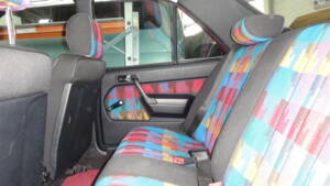 Image 84/137 of Mercedes-Benz 190 E 1.8 Avantgarde &quot;Rosso&quot; (1992)