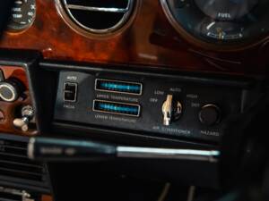 Image 12/36 de Rolls-Royce Silver Shadow II (1980)