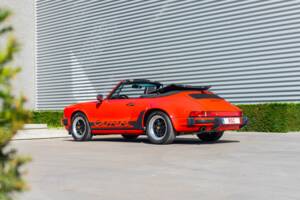 Image 23/38 de Porsche 911 Carrera 3.2 (1987)