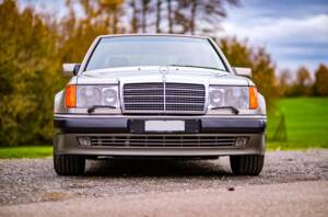 Immagine 2/20 di Mercedes-Benz 500 E (1991)