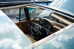 Image 7/9 of Mercedes-Benz 250 SE (1966)