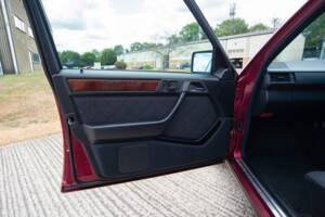 Bild 20/28 von Mercedes-Benz E 320 T (1993)