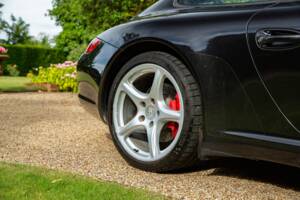 Immagine 34/37 di Porsche 911 Carrera S (2006)