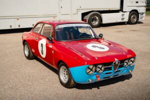 Imagen 5/81 de Alfa Romeo 1750 GT Veloce (1968)