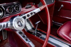Image 42/50 of Ford Mustang 200 (1966)
