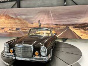 Bild 3/36 von Mercedes-Benz 280 SE 3,5 (1970)