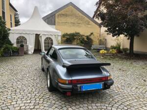 Image 2/5 de Porsche 911 Carrera 3.2 (1984)