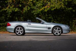 Image 4/50 of Mercedes-Benz SL 500 (2003)