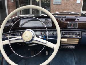 Image 29/32 of Mercedes-Benz 220 S Cabriolet (1958)