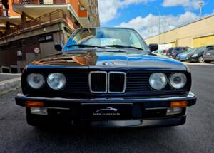 Bild 2/31 von BMW 320i (1988)