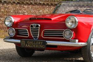 Image 29/50 of Alfa Romeo 2600 Spider (1962)