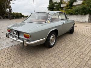 Image 24/53 of Alfa Romeo 1750 GT Veloce (1971)