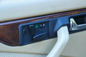 Bild 40/50 von Mercedes-Benz 560 SEC (1987)