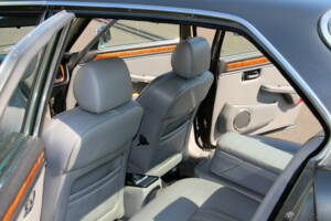 Bild 7/7 von Daimler Double Six (1992)