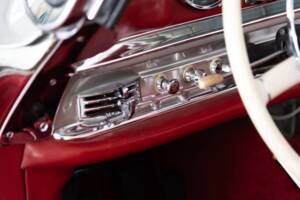 Image 30/36 of Mercedes-Benz 300 SL Roadster (1961)