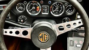 Image 12/14 of MG MGB (1976)