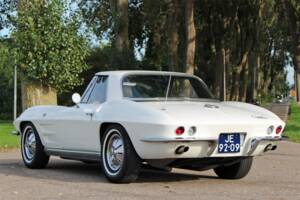 Bild 2/30 von Chevrolet Corvette Sting Ray Convertible (1964)