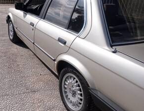 Image 7/51 of BMW 318i (1985)