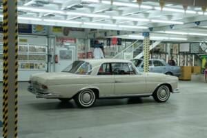 Image 11/50 of Mercedes-Benz 300 SE (1966)