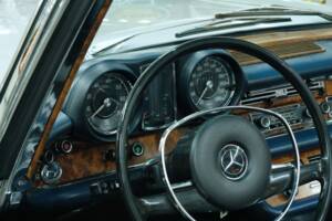Image 23/50 of Mercedes-Benz 280 SE 3,5 (1970)