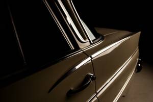 Bild 29/32 von Mercedes-Benz 220 SE b (1965)