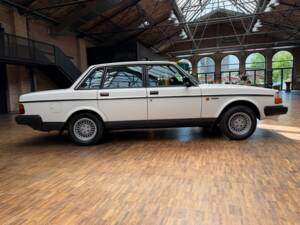 Bild 7/43 von Volvo 240 (1989)