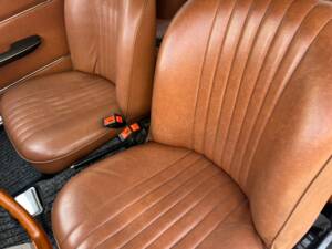 Image 12/17 de Alfa Romeo Giulia GT 1300 Junior (1972)