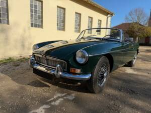 Image 2/12 of MG MGB (1964)