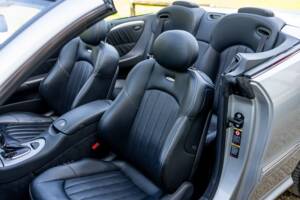 Image 43/50 of Mercedes-Benz CLK 55 AMG (2003)