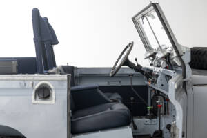 Image 14/25 of Land Rover 88 (1961)