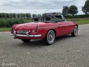 Image 8/44 of MG MGC (1969)