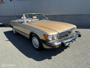 Immagine 8/41 di Mercedes-Benz 560 SL (1986)