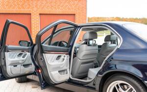 Image 46/55 of BMW 740i (1997)