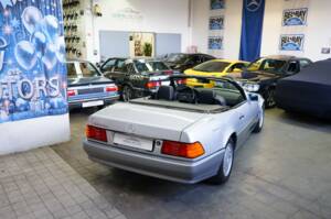 Image 17/38 of Mercedes-Benz 500 SL (1991)