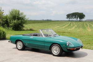 Bild 2/50 von Alfa Romeo 2000 Spider Veloce (1979)
