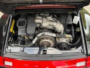 Image 22/39 of Porsche 911 Carrera (1997)