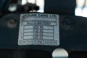 Obraz 50/50 pojazdu Jaguar XJ6 3.2 (1995)