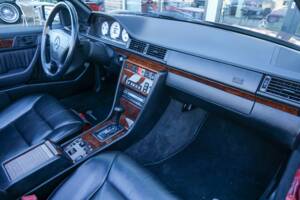 Bild 44/50 von Mercedes-Benz 300 CE-24 3.4 AMG (1993)
