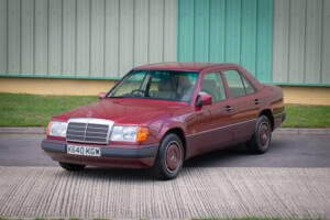 Immagine 2/23 di Mercedes-Benz 200 E-16 (1993)