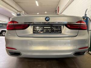 Bild 20/23 von BMW 730d (2016)