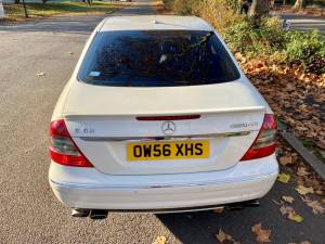 Image 22/47 of Mercedes-Benz E 63 AMG (2006)
