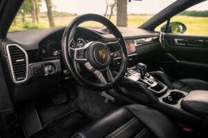 Image 8/21 of Porsche Cayenne Coupé E-Hybrid (2020)