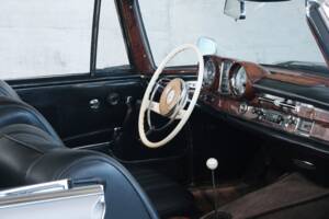Image 19/49 of Mercedes-Benz 220 SE b (1962)