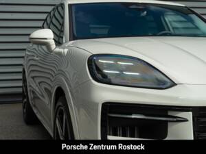Obraz 2/33 pojazdu Porsche Cayenne E-Hybrid (1900)