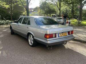 Bild 7/8 von Mercedes-Benz 560 SEL (1986)