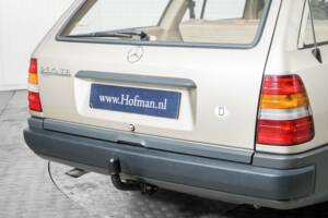 Bild 27/50 von Mercedes-Benz 230 TE (1987)