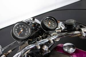 Image 34/50 de Triumph T 150 V Trident (1974)